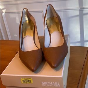 MICHAEL KORS leather pump